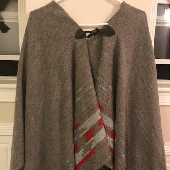 Beautiful Blanket Poncho - Picture 5 of 7